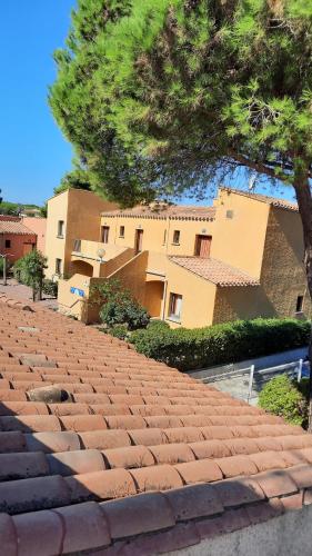Studio Climatisé Résidence Odalys nouvelle box 5 G ,Saint Loup,piscine ,parking privé et superette