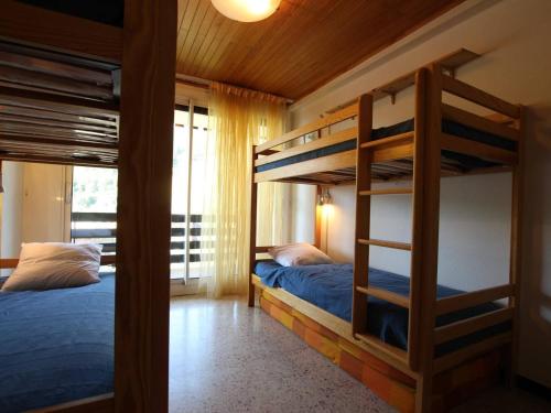 Postel nebo postele na pokoji v ubytování Appartement 6 pers. à Saint-Chaffrey avec balcon sud, parking, casier à skis et équipements complets - FR-1-330E-114