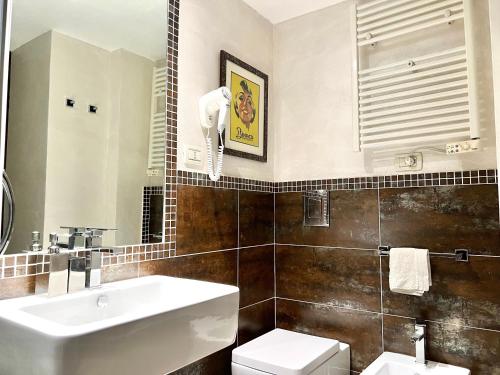 A bathroom at Pine Tree Studio