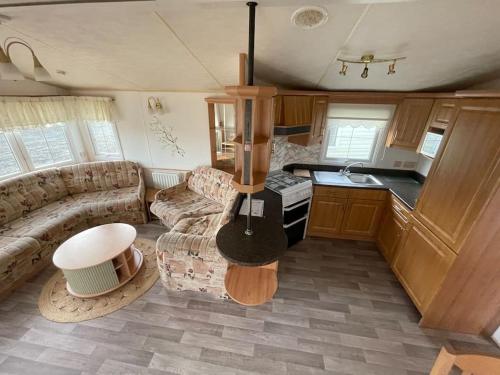 Кухня или мини-кухня в Willerby Granada 2-Bedroom Parkhome, Glasgow
