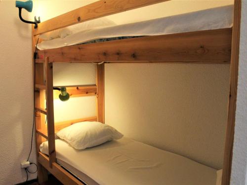 a bunk bed with a white pillow in a room at Appartement Vars-Sainte-Marie, 1 pièce, 4 personnes - FR-1-330B-157 in Vars