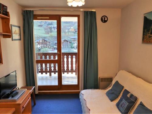 Photo de la galerie de l'établissement Appartement cosy 2-4 pers, cœur de village, proche pistes, piscine l'été - FR-1-342-207, à Beaufort