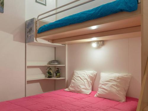 a bedroom with two bunk beds with pink sheets at Appartement Montgenèvre, 2 pièces, 5 personnes - FR-1-330D-3 in Montgenèvre