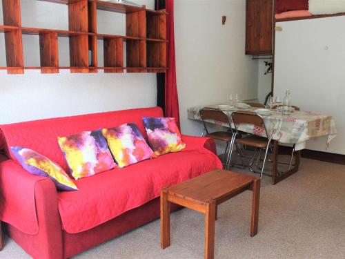 Studio avec Balcon Proche des Pistes et Commerces à Vars - 2 Couchages, Parking Inclus - FR-1-330B-153