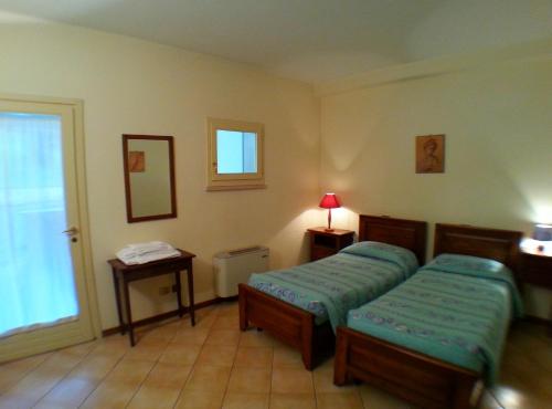 a bedroom with two beds and a window at Residence Le Meridiane in Siena