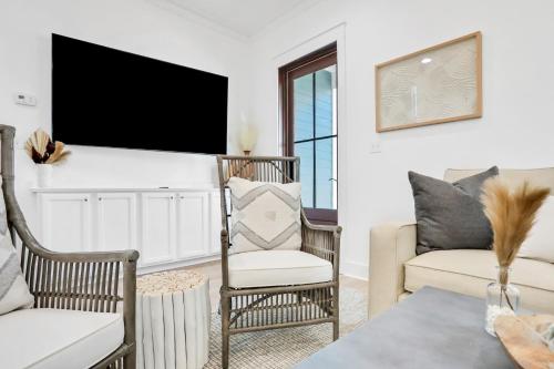 Moonlight Beach Escape – Photos 3