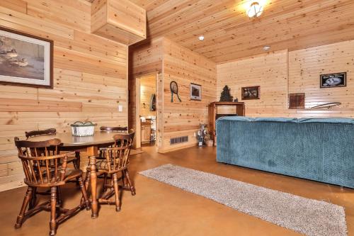 Χώρος καθιστικού στο Shady Lane Lodge