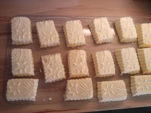 a tray filled with lots of cheese on a table at Bergbauernhof Stauder - Hirschbergalpakas in Lendorf