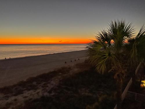 Gulf-front Shores of Panama 3rd Floor RENOVATED - Beach Service Included photo 20
