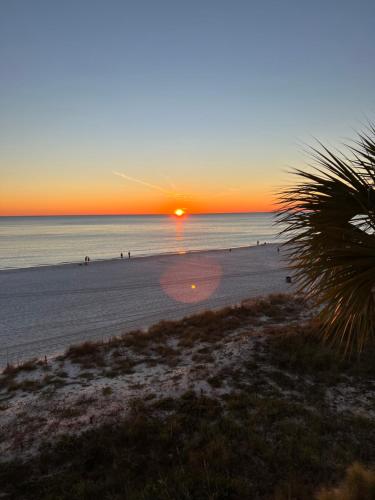 Gulf-front Shores of Panama 3rd Floor RENOVATED - Beach Service Included photo 5