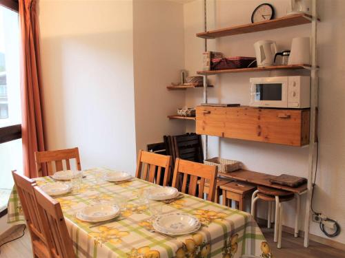 Photo de la galerie de l'établissement Appartement au pied des pistes, 2 pièces, coin nuit, balcon, 8 couchages - Vars Les Claux - FR-1-330B-125, à Vars