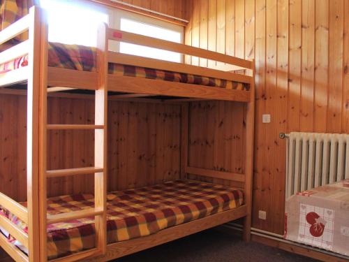 Giường trong phòng chung tại Studio 4 couchages proche pistes et commerces à Vars - FR-1-330B-132