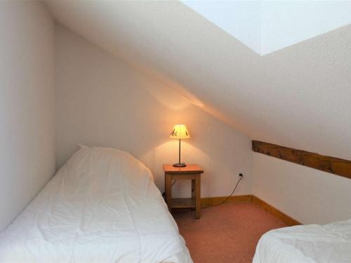 a bedroom with two beds and a table with a lamp at Appartement Vars, 5 pièces, 10 personnes - FR-1-330B-139 in Vars