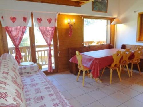 Photo de la galerie de l'établissement Duplex ski aux pieds pour 6 pers, bien équipé - FR-1-342-193, à Beaufort