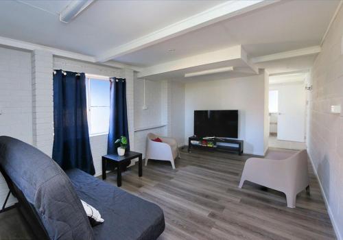 Μια τηλεόραση ή/και κέντρο ψυχαγωγίας στο 64 Bathurst Street