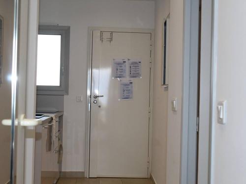 Ванная комната в Appartement Villeneuve-Loubet, 1 pièce, 2 personnes - FR-1-252A-19