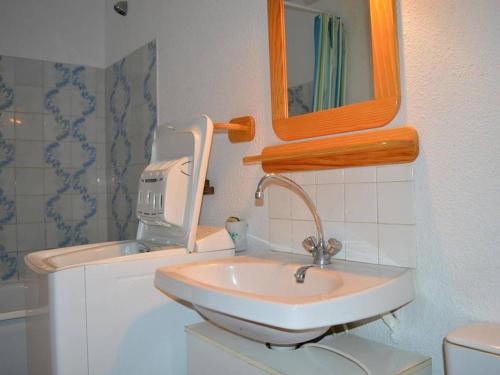 Vonios kambarys apgyvendinimo įstaigoje Appartement Saint-Cyprien, 1 pièce, 4 personnes - FR-1-225D-2