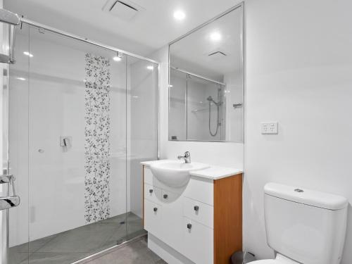 a bathroom with a toilet and a shower and a sink at Seaforth Resort Holiday Apartments in Alexandra Headland