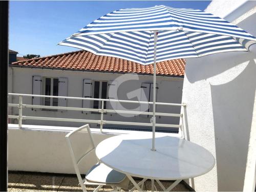 Studio idéal au centre-ville de La Tranche-sur-Mer, à 80m de la plage, avec balcon et aperçu mer - FR-1-357-240