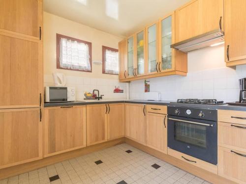 A cozinha ou kitchenette de Appartement Briançon, 4 pièces, 8 personnes - FR-1-330C-55