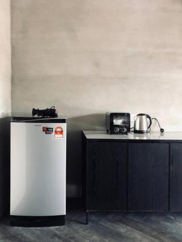a small refrigerator next to a counter with a radio at 80 Colonie Fraser's Hill 16 Pax in Bukit Fraser