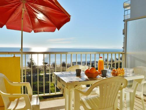 Studio pour 4 personnes avec terrasse et plage directe au Lavandou - FR-1-251-251