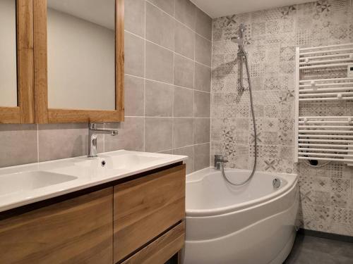 a bathroom with a tub and a sink and a bath tub at Maison Villard-de-Lans, 5 pièces, 8 personnes - FR-1-548-26 in Villard-de-Lans