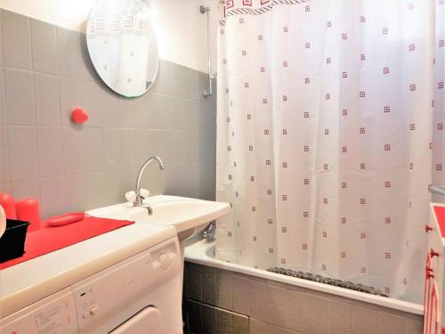 a bathroom with a sink and a shower curtain at Appartement Le Lavandou, 2 pièces, 4 personnes - FR-1-251-200 in Le Lavandou