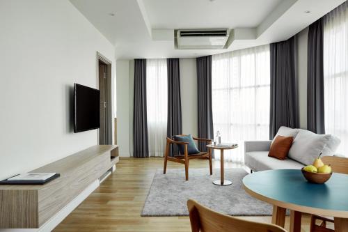 Televisyen dan/atau pusat hiburan di Casa 17 Hotel Bangkok