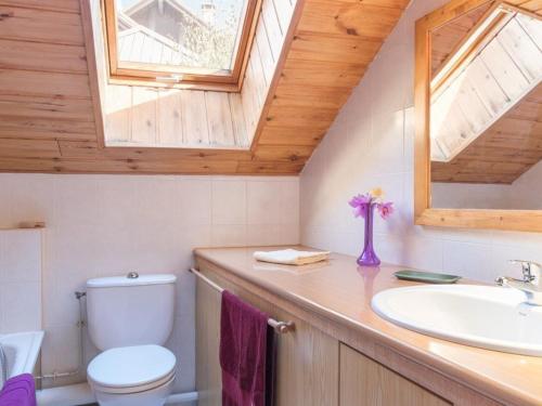 a bathroom with a sink and a toilet and a window at Appartement Le Monêtier-les-Bains, 3 pièces, 6 personnes - FR-1-330F-36 in Le Monêtier-les-Bains
