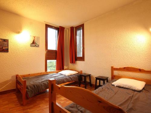a room with two beds and a window at Appartement Saint-Chaffrey , 2 pièces, 6 personnes - FR-1-330E-32 in Saint-Chaffrey