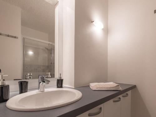 a bathroom with a white sink and a mirror at Appartement Saint-Chaffrey , 2 pièces, 6 personnes - FR-1-330E-32 in Saint-Chaffrey