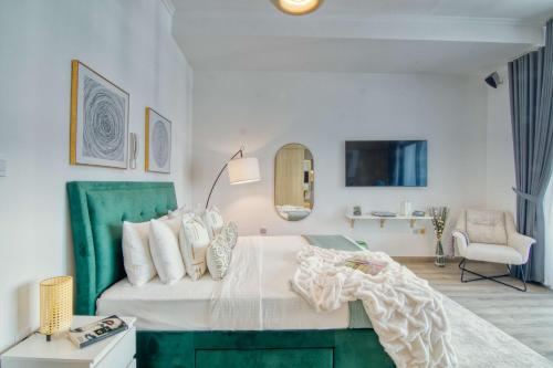 Llit o llits en una habitació de The Smart Concierge - DEC Tower