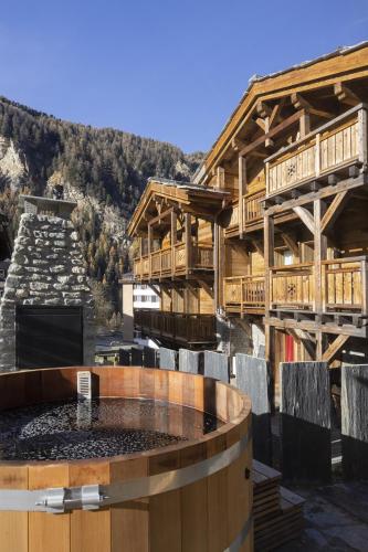 a resort with a hot tub in front of a building at Polaris 1 001 - LUXE & SKI LIFT apartment 6 pers in Zinal