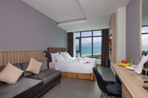 Postel nebo postele na pokoji v ubytování Anrizon Hotel Nha Trang
