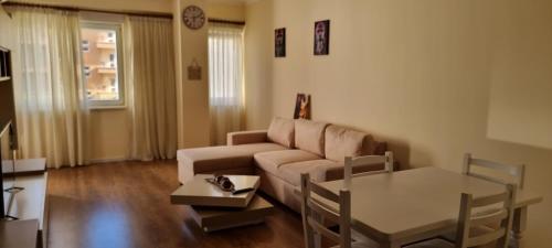 Modern 2 Bedroom Apartment Tirana - Imazhi 2