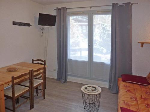 Studio 4 pers, skis aux pieds, terrasse sud-ouest, face patinoire - Les Orres - FR-1-322-284