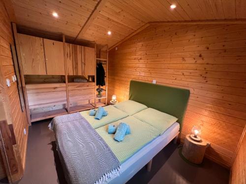 Llit o llits en una habitació de Chalet "Waldhauszeit" am See