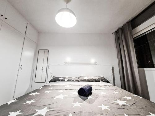 A bed or beds in a room at Lujoso piso en Plaza de Toros