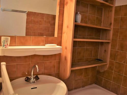 a bathroom with a sink and a mirror at Studio cosy au pied des pistes - 4 couchages - Proche ESF et commerces - FR-1-330-175 in Risoul