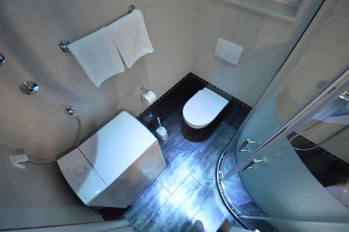 an overhead view of a bathroom with a toilet and a sink at Apartments Milanović in Mali Lošinj