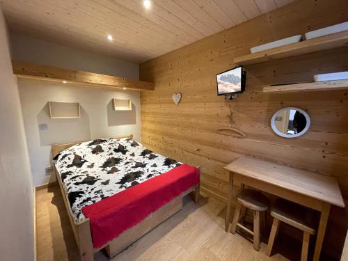 Katil atau katil-katil dalam bilik di Gentianes 3 - Appartement centre village et proche pistes de skis