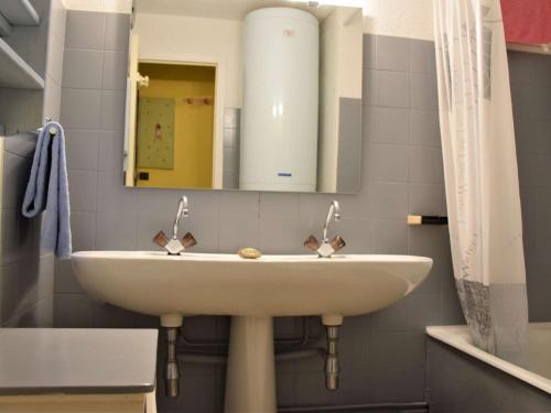 Et badeværelse på Studio Cabine 4 Pers, Pied de Piste, Centre Station - FR-1-330-86