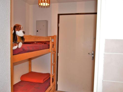 a bedroom with two bunk beds with a door open at Studio 4 pers proche remontées, commerces, animaux admis - Risoul 1850 - FR-1-330-123 in Risoul
