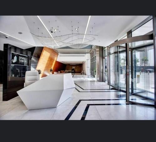 Posezení v ubytování Super Elegant studio apartment-Sparkle tower By SWEET HOMES
