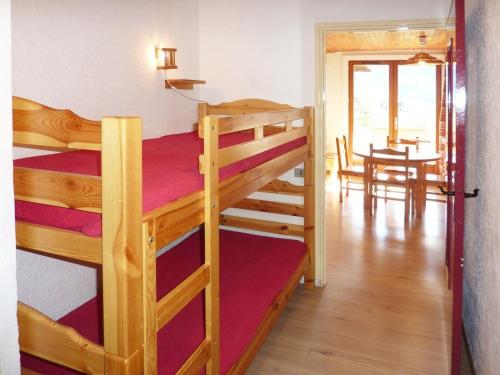 a bedroom with two bunk beds and a dining room at Appartement Les Orres, 1 pièce, 4 personnes - FR-1-322-255 in Les Orres