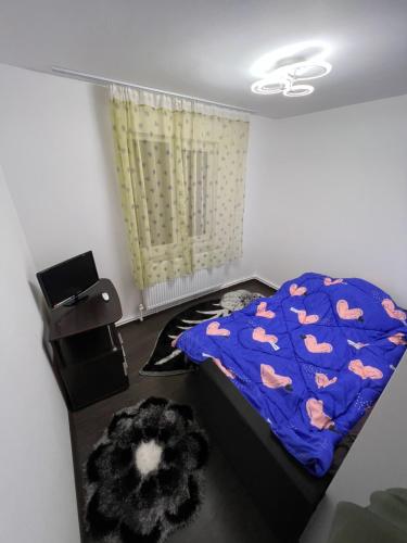 Ein Bett oder Betten in einem Zimmer der Unterkunft JAS APARTAMENT