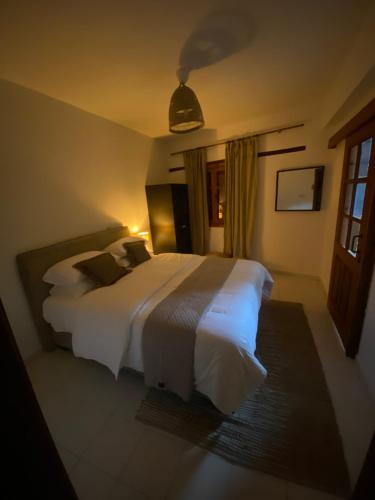 a bedroom with a large white bed in a room at GaliniCafe22-suites in Kakopetria