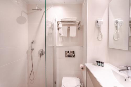 Un baño de Jerusalem Gate Hotel
