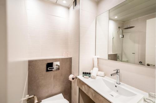 Un baño de Jerusalem Gate Hotel